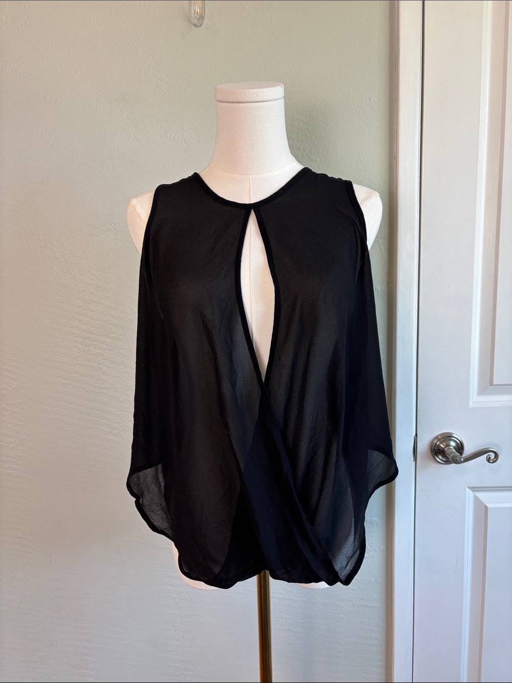 Bundle 2/$30! H&M Black Sleeveless Chiffon Overlay Blouse